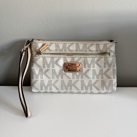 Micheal Kors Wristlet Wallet - Picture 1 of 2